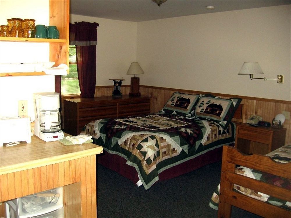 Bear Tree Lodge Weirs Beach Ruang foto