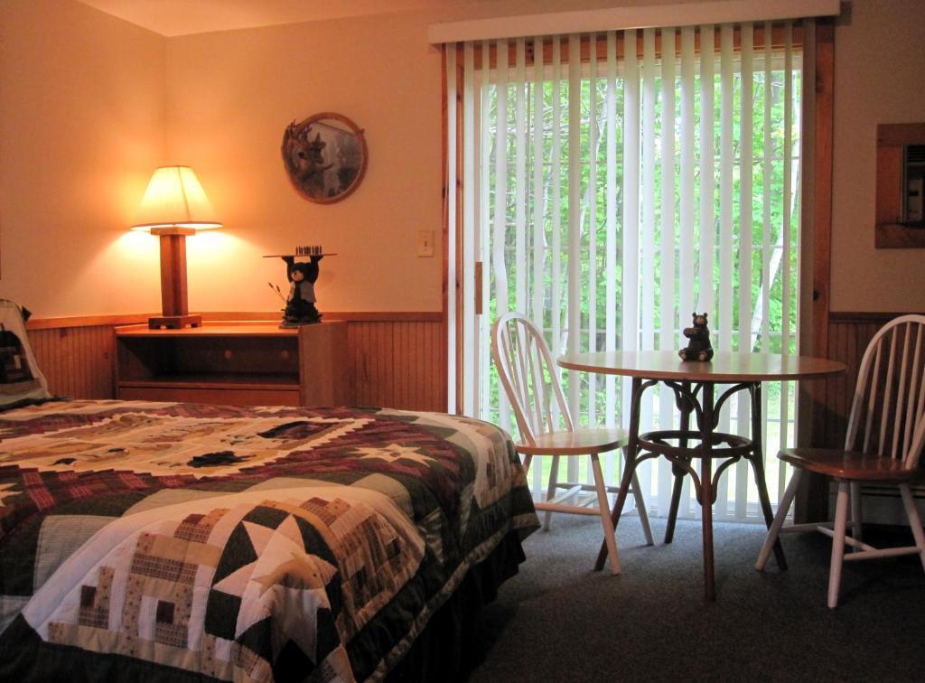 Bear Tree Lodge Weirs Beach Bagian luar foto