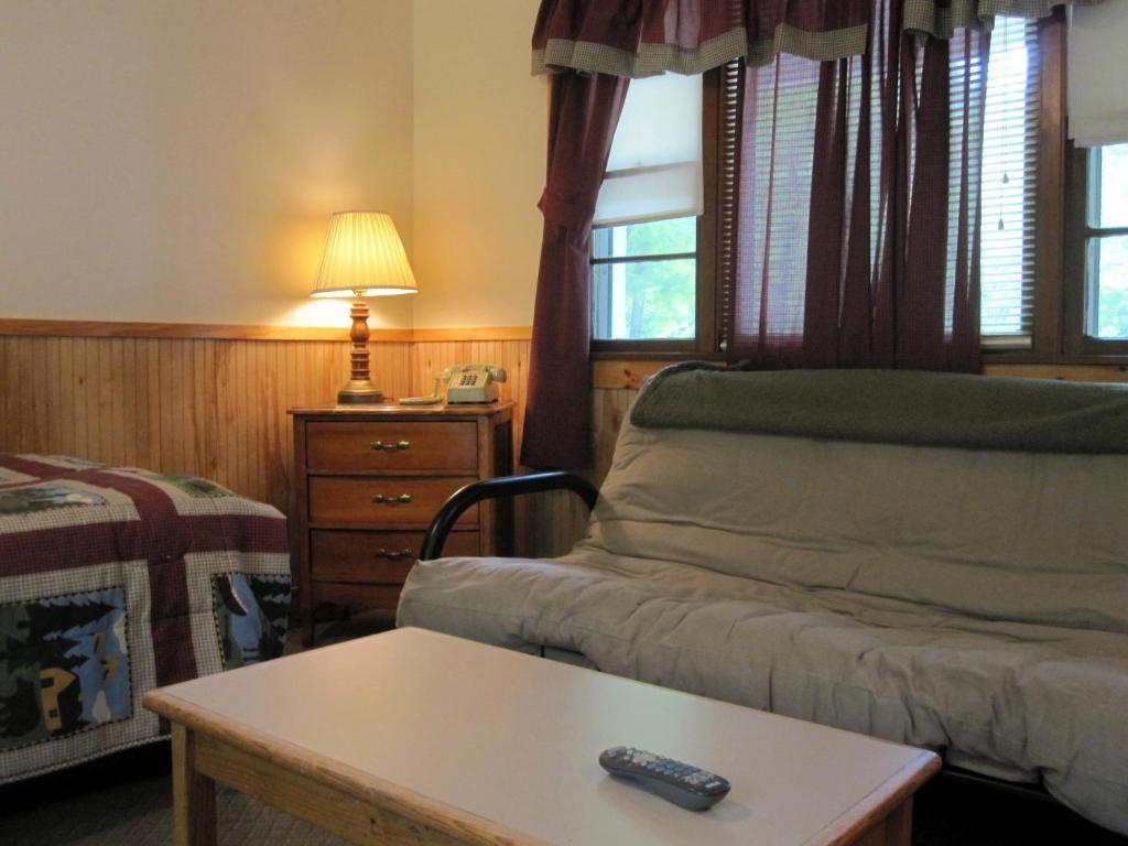 Bear Tree Lodge Weirs Beach Ruang foto