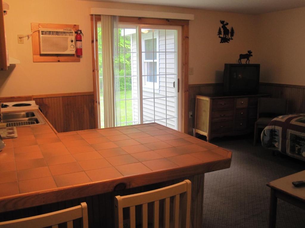 Bear Tree Lodge Weirs Beach Ruang foto